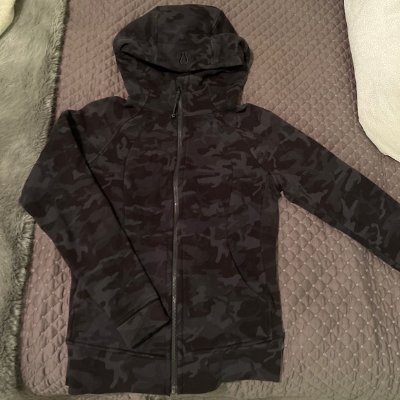 Black camo lululemon scuba jacket - Picture 3 of 3